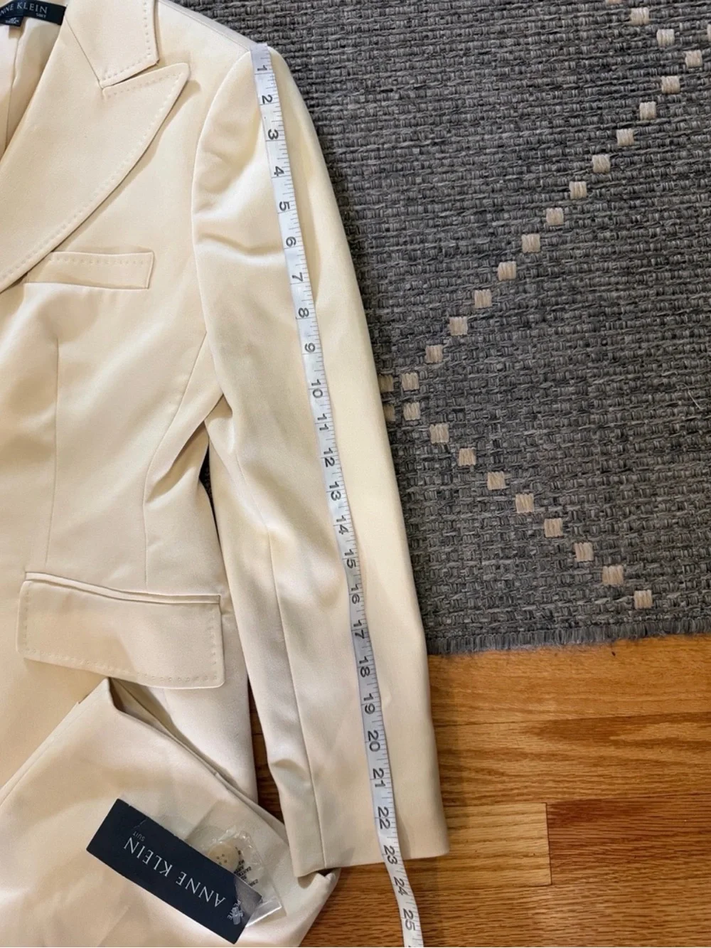 NWT! Anne Klein butter/Ivory Two-Piece Women's Blazer and Pant Suit